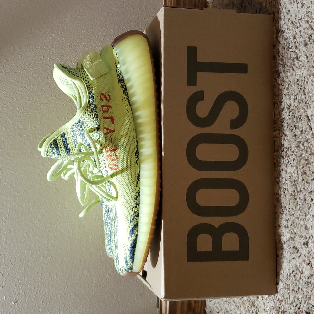 Adidas yeezy 350 v2 frozen yellow